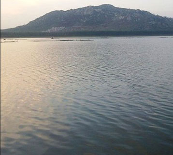 天门华严湖