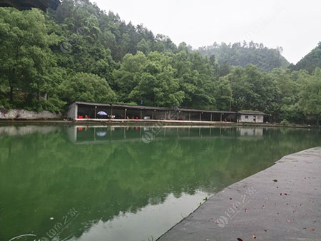 湘西八月湖鱼庄