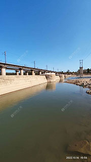 葫芦岛六股河铁路桥下