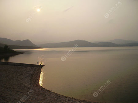 鹤岗元宝山水库