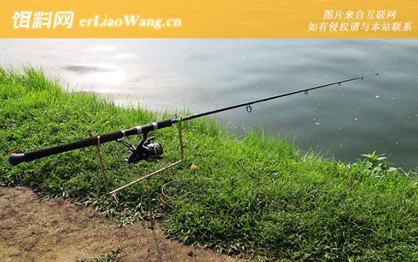 海竿钓鱼:架竿