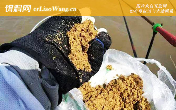 搓饵:混合饵料