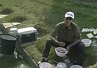 《《其他名人钓鱼视频》何蔚蓝台钓技巧讲解 第2集》