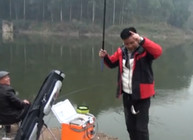 《《游钓江湖》第二季 第3集 威远野河的钓鱼故事》